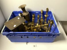 A SET OF VINTAGE SALTER KITCHEN SCALES, A QUANTITY OF BRASS CANDLESTICK TABLE LAMPS AND OTHER