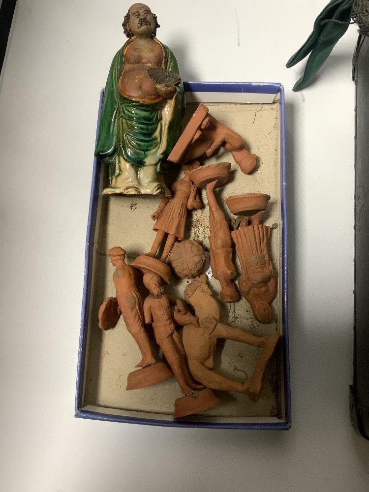 SMALL TERRACOTTA FIGURES SOME A/F, AN ORIENTAL CERAMIC FIGURE OF A MAN, CARVED WOODEN FIGURES, AND - Image 5 of 7
