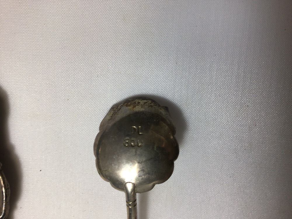 A HALLMARKED SILVER-SHAPED DISH BIRMINGHAM 45 GRAMS, AND TWO CONDIMENTS SPOONS, STAMPED 800 - Image 3 of 5