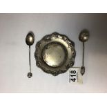 A HALLMARKED SILVER-SHAPED DISH BIRMINGHAM 45 GRAMS, AND TWO CONDIMENTS SPOONS, STAMPED 800