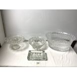 LARGE OVAL GLASS FRUIT BOWL, 38 X 30CMS, GLASS CAKE STAND AND TWO GLASS DISHES