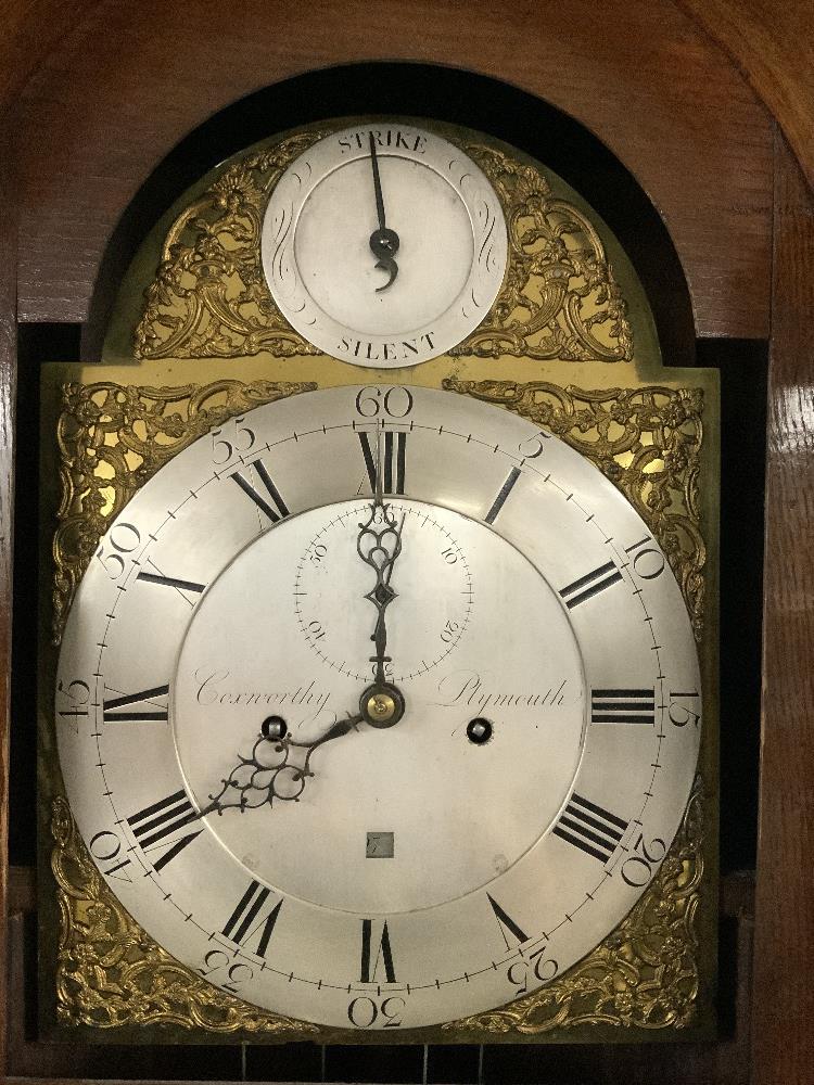 AN EARLY 19TH CENTURY CASED EIGHT-DAY GRANDFATHER CLOCK WITH BRASS AND SILVERED DIAL, STRIKING ON - Image 2 of 6