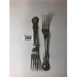 PAIR OF HEAVY VICTORIAN HALLMARKED SILVER FIDDLE AND SHELL PATTERN TABLE FORKS, 21.5CMS BY ELIZABETH