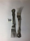 PAIR OF HEAVY VICTORIAN HALLMARKED SILVER FIDDLE AND SHELL PATTERN TABLE FORKS, 21.5CMS BY ELIZABETH