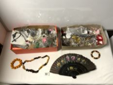 A LARGE QUANTITY OF MIXED COSTUME JEWELLERY