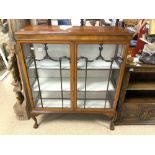 1930S GLAZED WALNUT CHINA CABINET ON CABROILE LEGS AND BALL AND CLAW FEET, 104 X 34 X 126CMS