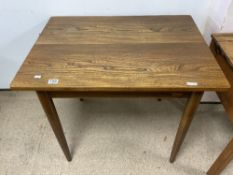 OAK KITCHEN DINING TABLE ON TURNED LEGS, 65 X 88 X 74CMS