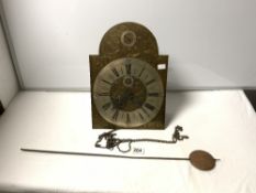 A 20TH-CENTURY BRASS LONG CASE CLOCK MOVEMENT WITH A BRASS CHAPTERED DIAL AND PENDULUM