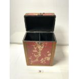 A RED AND GOLD LACQUERED TWO-BOTTLE CARRIER BOX