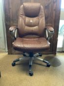 A LEATHER SWIVEL OFFICE CHAIR WITH METAL ARMS AND BASE