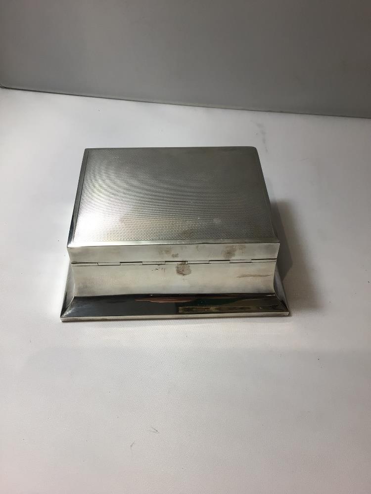 ART DECO HALLMARKED SILVER RECTANGULAR CIGARETTE BOX WITH ENGINE TURNED TOP WITH SWEPT BASE BY - Image 3 of 4