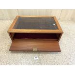 GLAZED MAHOGANY SLOPING TABLE-TOP DISPLAY CASE, 62 X 42CMS