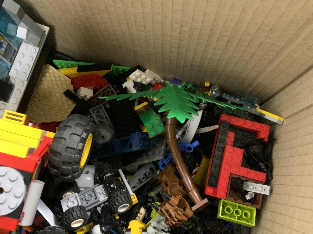 QUANTITY OF LEGO VEHICLES AND LOOSE LEGO PIECES - Image 3 of 4