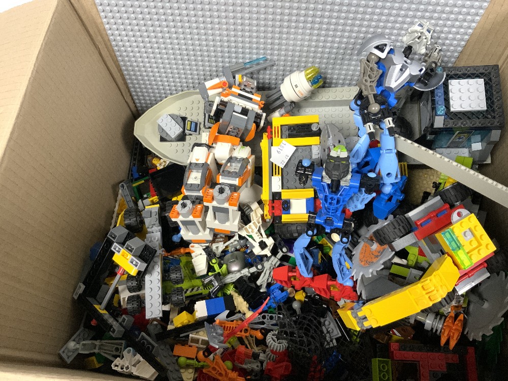 QUANTITY OF LEGO VEHICLES AND LOOSE LEGO PIECES - Image 4 of 4