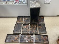 A TEN-DRAWER METAL INDEX CABINET FILLED WITH VINTAGE WOODEN PRINT LETTERS, 71 X 41 X 28CMS