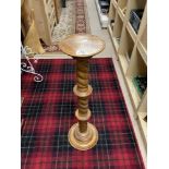 A STAINED BEECHWOOD TWIST COLUMN PLANT STAND, 92CMS