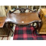 VICTORIAN STYLE MAHOGANY CONSOL TABLE WITH CARVED BACK AND LEGS, 96 54 X 74CMS