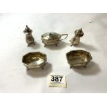 HALLMARKED SILVER CONDIMENT AND PEPPER SET, TOTAL SILVER WEIGHT 154 GRAMS