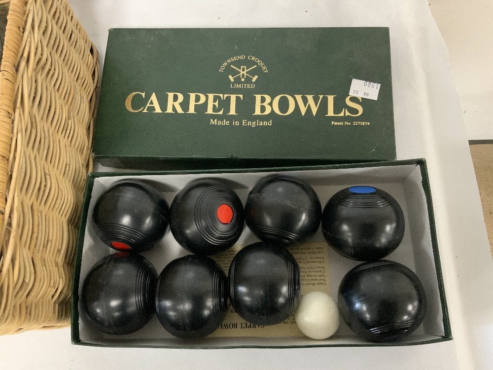 SEVEN BOWLING WOODS AND A SET OF CARPET BOWLS IN ORIGINAL BOX BY TOWNSEND - Image 4 of 4