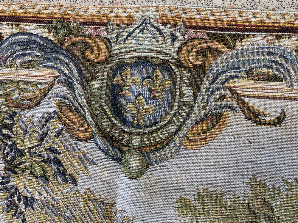 FRENCH MACHINE TAPESTRY WALL HANGING WITH SCENE OF CHATEAU DE CHAMBORD, 105 X 145CMS - Image 3 of 4