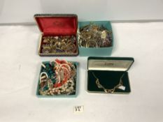 QUANTITY OF VINTAGE AND OTHER COSTUME JEWELLERY - INCLUDES BEAD NECKLACES, RINGS ETC