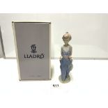 LLADRO FIGURE - POCKET FULL OF WISHES, 26CMS WITH ORIGINAL BOX