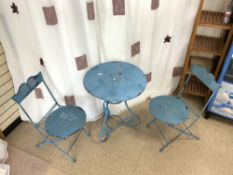 A VINTAGE DESIGN METAL CAFE TABLE AND TWO FOLDING CHAIRS