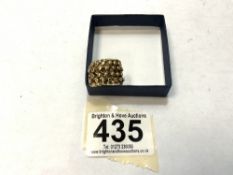 A 9CT GOLD HALLMARKED KEEPERS RING, 7.7 GRAMS