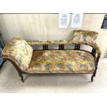 A LATE VICTORIAN UPHOLSTERED CHAISE LONGUE ON CABRIOLE LEGS AND PORCELAIN CASTORS, 170 CMS