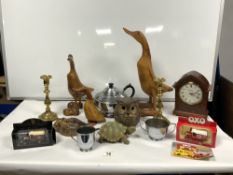 A PAIR OF BRASS CANDLESTICKS, TWO WOODEN DUCKS, A POTTERY OWL MONEY BOX, A MODERN MANTLE CLOCK ETC