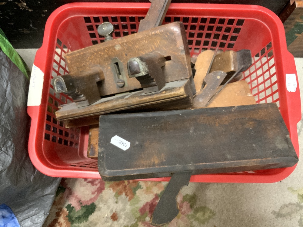 QUANTITY OF ANTIQUE MOULDING PLANES, OTHER TOOLS, MACHINISTS TOOLS, SOME HANDMADE, SOME IN A VINTAGE - Image 6 of 7