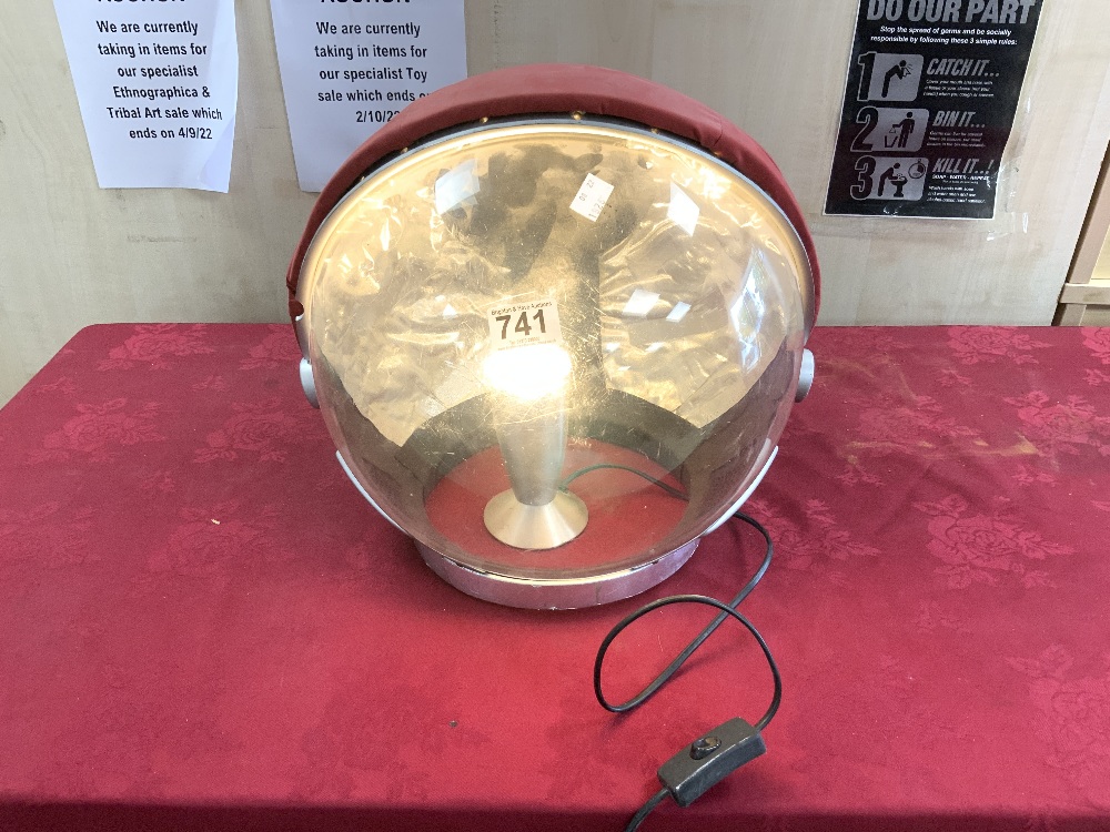 A SPACE HELMET DESIGN TABLE LAMP WITH SPACE BLASTER GUNS