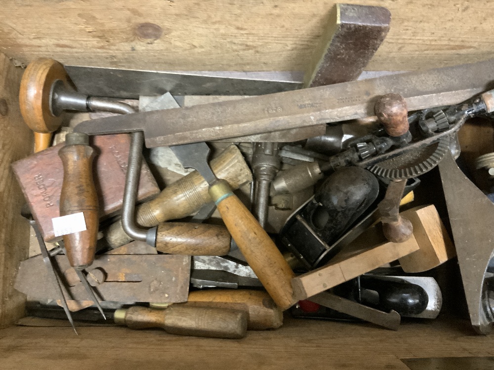 QUANTITY OF ANTIQUE MOULDING PLANES, OTHER TOOLS, MACHINISTS TOOLS, SOME HANDMADE, SOME IN A VINTAGE - Image 2 of 7