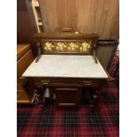 LATE VICTORIAN RED WALNUT WASHSTAND WITH MARBLE TOP AND TILE BACK, 90 X 40 X 102CMS