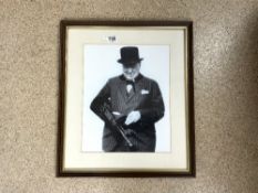 FRAMED PHOTOGRAPHIC LITHOGRAPH OF WINSTON CHURCHILL WITH TOMMY GUN, 32 X 40CMS