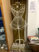 A 1950S DESIGN WIRE AND METAL DRESS MAKERS DUMMY, 152CMS