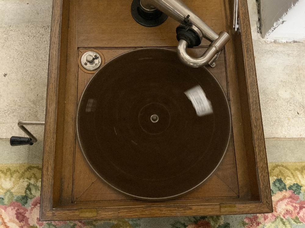 HMV OAK CASE WIND-UP GRAMOPHONE - Image 2 of 6