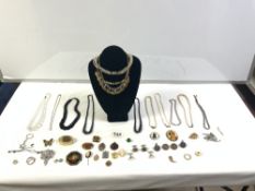 QUANTITY MIXED COSTUME JEWELLERY INCLUDES, AMBERBROOCH, CUFFLINKS, FAUX PEARL NECKLACES ETC