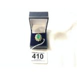 VINTAGE YELLOW GOLD RING WITH GREEN STONE SURROUNDED BY TWELVE DIAMONDS SIZE K, 9.5 GRAMS