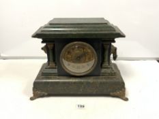 A VICTORIAN FAUX MARBLE EFFECT MANTLE CLOCK WITH GILT MOUNTS AND COLUMN DECORATION