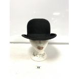 A VINTAGE BOWLER HAT BY THE STREAMLINE BOWLER