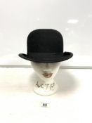 A VINTAGE BOWLER HAT BY THE STREAMLINE BOWLER