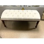 VICTORIAN STYLE WHITE BUTTONED WINDOW SEAT WITH FLUTED MAHOGANY LEGS ON CERAMIC CASTORS, 120 X