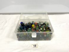 QUANTITY OF VINTAGE AND LATER MARBLES