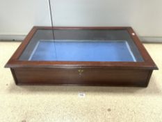 GLAZED MAHOGANY TABLETOP DISPLAY CABINET, 96 X 64CMS