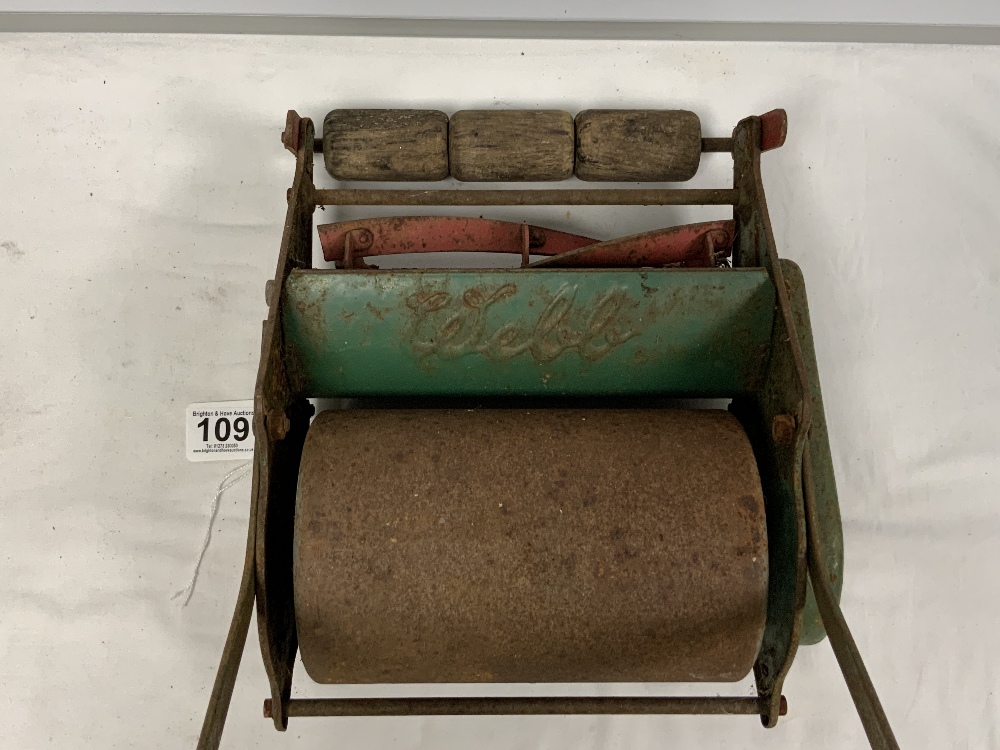 A VINTAGE WEBB TOY PUSH MOWER - Image 4 of 4