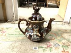 A VICTORIAN OVERSIZED BARGEWARE TEA POT, WITH COVER KNOP MODELLED AS A TEA POT (A/F), 33CMS
