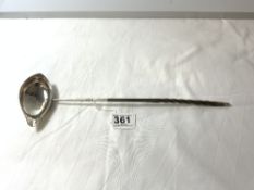 GEORGE III HALLMARKED SILVER OVAL PUNCH LADLE WITH REEDED BORDER AND TURNED HORN HANDLE, 37CMS,