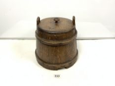 VINTAGE OAK TAPERING BARRELL FORM LIDDED BUCKET, 28 X 29CMS