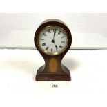 EDWARDIAN INLAID MAHOGANY BALLOON MANTLE CLOCK WITH WHITE ENAMEL DIAL AND ON BRASS BUN FEET, 30CMS